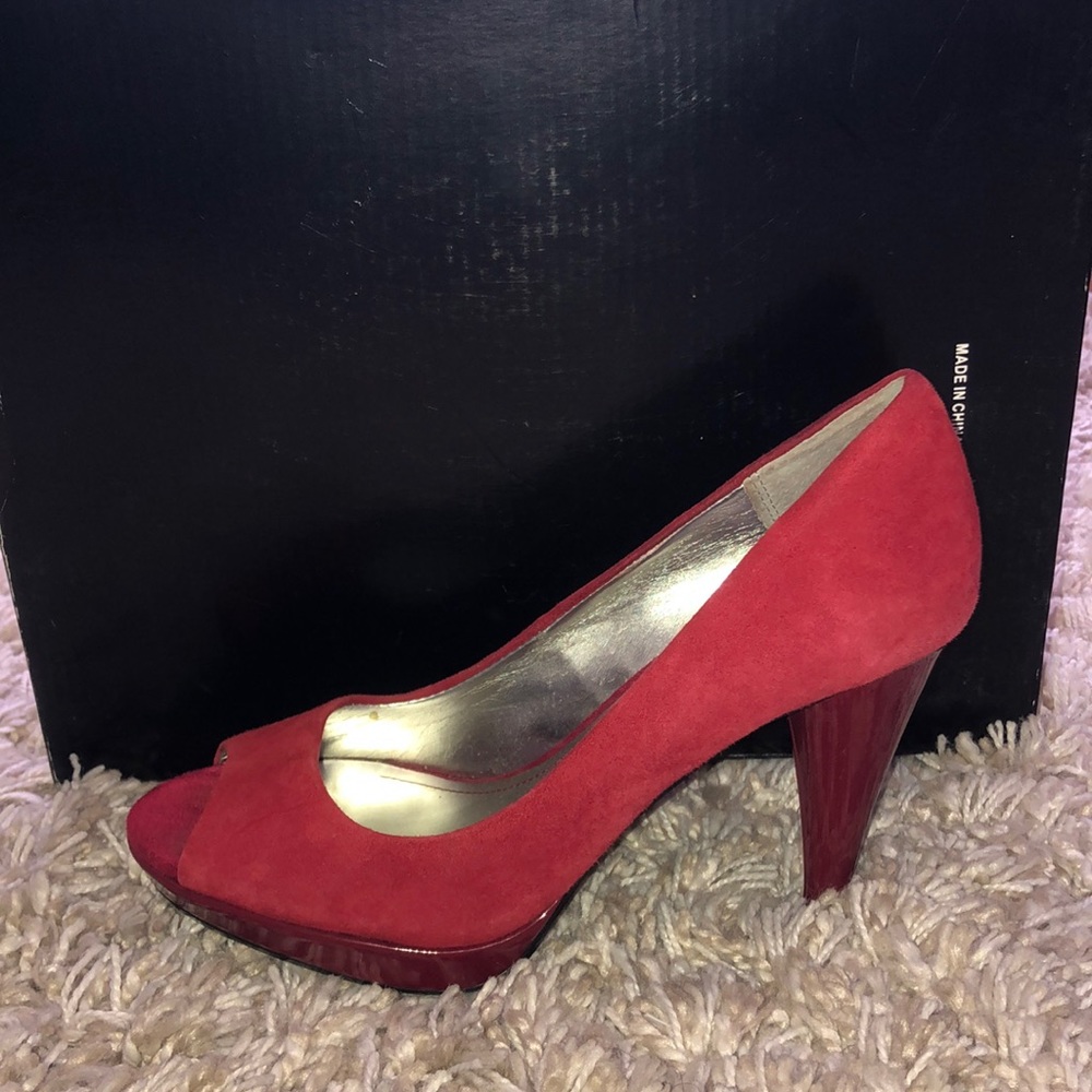 Heels - Picture 2 of 4